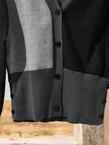 EMERY ROSE 女士撞色针织休闲长袖单排扣开衫、长袖上衣、秋冬针织毛衣 - 灰色 - 查看 3