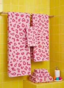 Joivida 1pc Pink Towel With Jacquard Letter & Heart Pattern, Polyester Rectangular 70*140cm Or Kitchen/Face/Hand Towel 34*75cm Or 34*34cm Small Towel, Suitable For Men, Women, Couples, Family, All Seasons, Quick Drying, Absorbent, Soft, For Bathroom, Hotel, Gym, Holiday Gifts, Parties, Beach, Outdoor, Travel