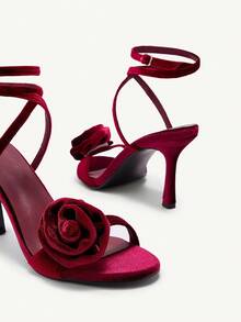 CUCCOO CHICEST 勃艮第玫瑰花朵缀饰尖头细高跟凉鞋，优雅女士性感浪漫踝带天鹅绒礼服凉鞋，适合派对、约会、T 台、正式场合、情人节 - 酒紅色 - 查看 5