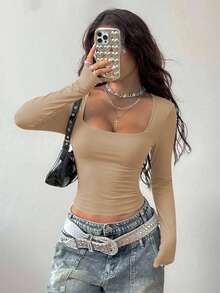 Coolane 女式夏季简约 Y2K 基本款日常休闲辣妹弹力舒适灰色紧身方领长袖 T 恤 - 卡其色 - 查看 3