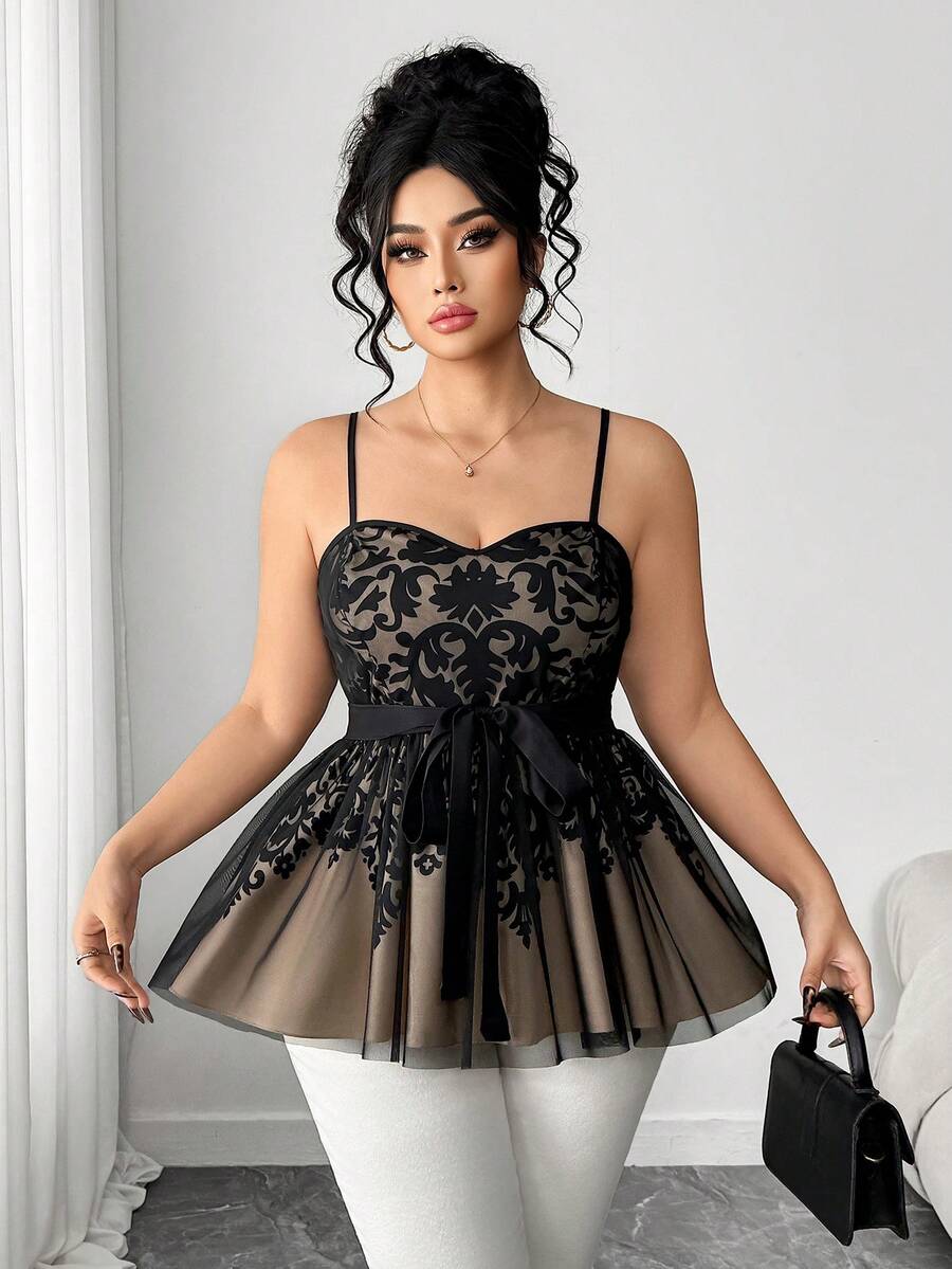 Elenzga 大码优雅女士黑色网纱裸色衬里蕾丝印花吊带背心，荷叶边下摆，适合返校、毕业典礼、情人节、音乐节、母亲节、万圣节、感恩节、复活节、国庆节、舞会、约会之夜、婚礼季、户外活动等场合。 - 黑色 - 查看 1