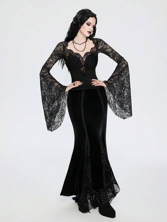 Breakform Top Ajustada com Mangas Flare, Gola V Profunda, Recortes em Renda e Estampa Sólida, Estilo Gótico Sexy Y2K