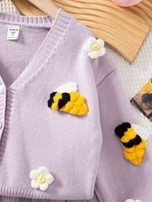 SHEIN Playful Pals 年轻女孩休闲、时尚又可爱的紫色花朵蜜蜂图案开衫搭配针织百褶裙两件套，柔软舒适，适合日常、各种场合和旅行。 - 淺灰紫 - 查看 9