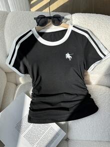 女童简约白色短袖T恤，质地顺滑，圆领设计，休闲现代版型，适合春夏上学、学习和户外日常穿着。 - 彩色 - 查看 3