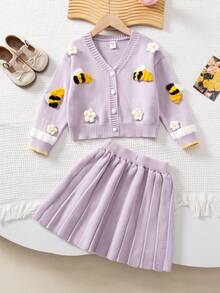 SHEIN Playful Pals 年轻女孩休闲、时尚又可爱的紫色花朵蜜蜂图案开衫搭配针织百褶裙两件套，柔软舒适，适合日常、各种场合和旅行。 - 淺灰紫 - 查看 7