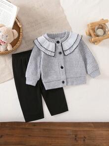 SHEIN 两件套女童灰色长袖开衫，饰有白色双层荷叶边和黑色波浪边设计，搭配修身黑色长裤，外观优雅，面料舒适，款式可爱，适合早春外出和日常穿着。 - 彩色 - 查看 3