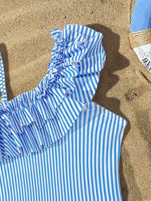 SHEIN Áo tắm liền thân cho bé gái màu xanh trắng sọc, bèo nhún, bất đối xứng, dây đeo vai có thể điều chỉnh, thích hợp cho kỳ nghỉ bơi lội và kỳ nghỉ hè, đồ bơi giữ nhiệt cho Giáng sinh, lễ hội, năm mới, ngày lễ tình nhân, áo tắm màu xanh dương, áo tắm bèo nhún sọc cho bé gái, áo tắm liền thân, áo tắm sọc xanh dương, áo tắm bèo nhún cho bé gái, áo tắm bèo nhún cổ bèo nhún màu xanh dương, áo tắm liền thân cho bé gái tám tuổi, áo tắm liền thân có bèo nhún. - Màu xanh lam - Xem 5