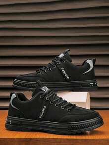 ISPORTE Zapatillas casuales de plataforma de moda para hombres, zapatillas con cordones y punta redonda, zapatos de trabajo antideslizantes con estampado de letras de caña baja, zapatillas multifuncionales, adecuadas para el trabajo, el uso diario, los viajes y las obras de construcción. - Negro - Ver 4