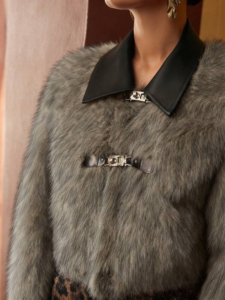 COLLAR SHORT FAUX FUR COAT WITH METAL BUCKLE