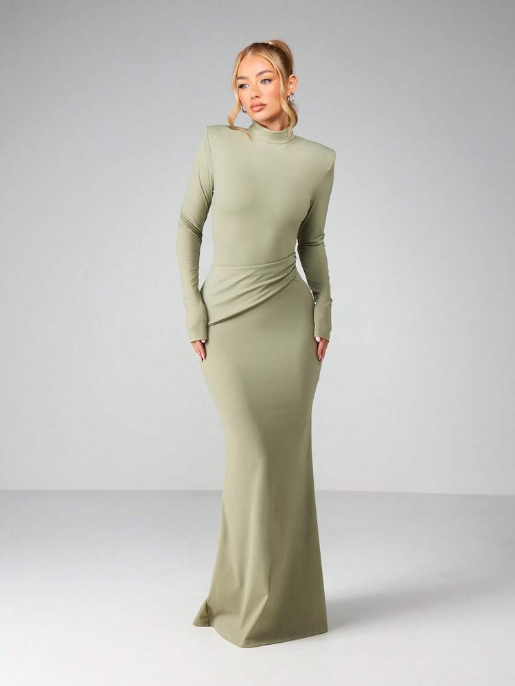 MISSGUIDED タートルネック ボディコン マキシドレス ショルダーパッド付き