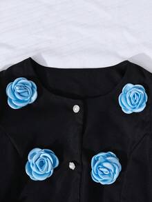 少女衬衫套装，黑色上衣搭配粉色百褶裙，饰有3D立体花卉图案，优雅风格，适合春秋季穿着。 - 藍色 - 查看 7