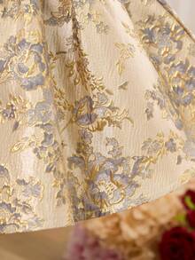 This Elegant Floral Sleeveless Textured Dress For Baby Girls Features A Gold Bow And Is Both Luxurious And Adorable. The Dress Boasts A Sophisticated And Ladylike Three-Dimensional Texture, And Is Made Of Brocade Fabric, Exuding Refinement And Elegance. - Multicolor - View 5