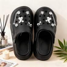 Sandalias para Mujer de EVA de Alta Calidad - Talón de 6 cm Ligero y Suave con Efecto Alargador, Antideslizantes y de Secado Rápido - Zapatos de mujer con diseño calado, decoración con lentejuelas DIY, estilo punk con suela gruesa y diseño calado, zapatos cómodos para el jardín,Zuecos de plataforma para mujer con elegantes accesorios metálicos, sandalias de plataforma estilo punk, fabricadas en material EVA cómodo y transpirable, adecuadas para paseos diarios y también para jardinería,Ultra Cómodas Sin Ruido, Resistentes al Olor y a la Suciedad, Fáciles de Limpiar, Diseño Minimalista Moda Aptas para Interior, Exterior, Playa y Uso Diario Prolongado. - Negro - Ver 4