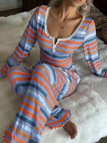 SHEIN 女士休闲彩色条纹印花蕾丝边方领纽扣前襟长袖睡衣套装 - 彩色 - 查看 1