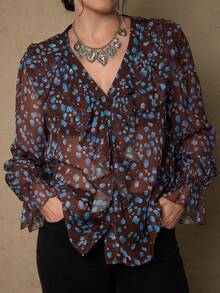 SHEIN LUNE 这款大码V领优雅衬衫，领口饰有荷叶边，袖子呈喇叭形。作为时尚系列的一部分，这款优雅的女式衬衫适合婚礼、新年、圣诞节、春夏、情人节等各种场合。它也适合正式场合和优雅的办公着装。此外，它也是日常穿着、通勤和参加派对的理想之选。 - 彩色 - 查看 2