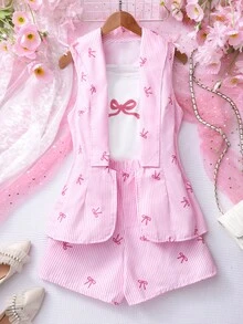 Sparklyn 适合8至12岁女孩，时尚、优雅、可爱、甜美、个性、休闲，粉色条纹蝴蝶结印花无袖背心搭配白色短背带和粉色蝴蝶结印花短裤三件套，适合春、夏、秋等所有季节。