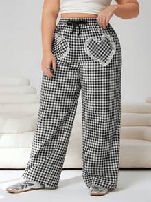 Solflare 2026春夏新款情人节休闲外出日常休闲派对约会生日派对音乐节返校居家百搭心形口袋蕾丝边黑白格子宽松大码裤 - 黑與白 - 查看 3