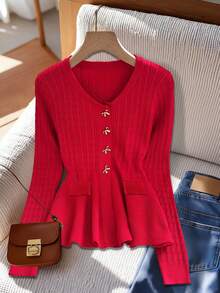 GlowEve 秋冬新款优雅别致简约大气镂空圆领长袖荷叶边下摆口袋金属蝴蝶结纽扣麻花纹理女毛衣 - 紅色 - 查看 3
