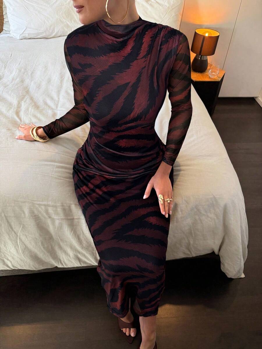 Lavishia Schwarz & Kaffee Abstrakt Muster Langarm Figurbetontes Kleid für Frauen mit Rollkragen Langarm - Bordeaux - Übersicht 1