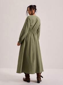 SHEIN VCAY Große Größen grünes besticktes Dekor V-Ausschnitt Kleid Olivgrün Grünes Kleid Frauen Boho Frauenkleidung Country Western Stickerei - Olivgrün - Übersicht 2