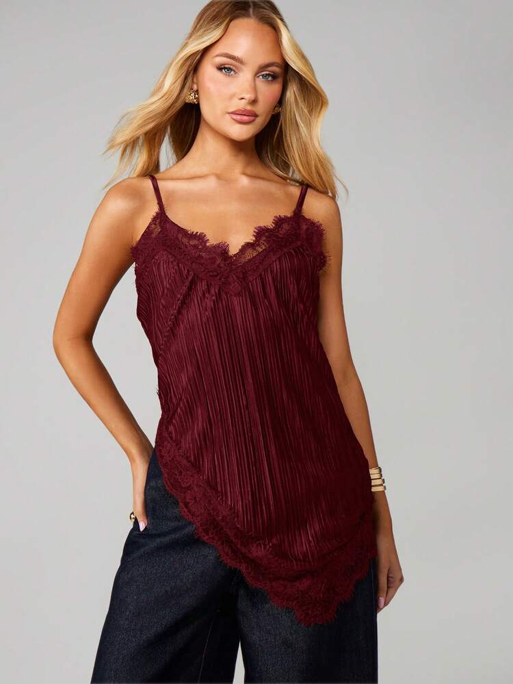 MISSGUIDED Canotta con scollo asimmetrico, dettagli in pizzo plissettato, frange e spalline a spaghetti, adatta per serate e feste
