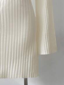 GlowEve 秋冬新款金属可调节扣腰带，高领喇叭袖休闲舒适时尚优雅毛衣裙，适合多种场合 - 白色 - 查看 3