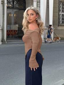 Jeta Ari Y2K Grunge Asymmetrical Neck Lettuce Trim Tee - Khaki - View 4