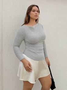 Nezia Cruz Top manches longues ajusté avec empiècement asymétrique, col drapé et garniture volantée texturée pour femmes de grande taille, style vintage