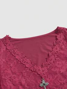 ROMWE Plus Size Gothic Style V-Neck Contrast Lace Flare Sleeve Blouse Valentine's Day - Burgundy - View 4