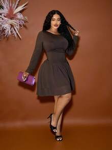 Veslaya Damen Große Größen Grundlegende einfarbige braune Langarm Geraffter Passform Elegantes Mini Doppel Volant Saum Jumpsuit Kleid, geeignet für Valentinstag, Alltag, elegante Anlässe, Große Größen braunes Jumpsuit Kleid, Große Größen Cocktailkleid, Große Größen Mehrstufiges Volant Saum Kleid, Hochzeitsgast Kleid - Braun - Übersicht 3