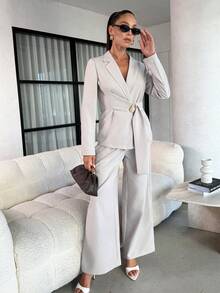 Lavishia Conjunto casual de 2 piezas de chaqueta y pantalones con diseño de cintura de metal de manga larga y cuello solapa de unicolor para mujer - Caqui - Ver 6