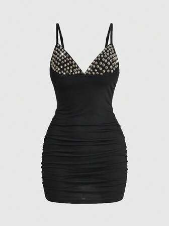 Grunge Punk Robe mini plissée sexy et punk avec rivets et patchwork pour femmes