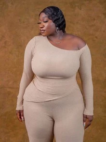 CurvyTilda 女士秋季服装，冬季加大码女士纯色不对称肩长袖上衣和喇叭裤两件套 - 卡其色 - 查看 5