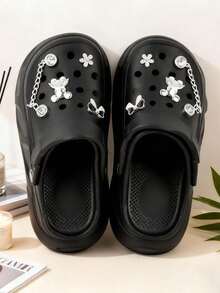 Sandalias para Mujer de EVA de Alta Calidad - Talón de 6 cm Ligero y Suave con Efecto Alargador, Antideslizantes y de Secado Rápido - Zapatos de mujer con diseño calado, decoración con lentejuelas DIY, estilo punk con suela gruesa y diseño calado, zapatos cómodos para el jardín,Zuecos de plataforma para mujer con elegantes accesorios metálicos, sandalias de plataforma estilo punk, fabricadas en material EVA cómodo y transpirable, adecuadas para paseos diarios y también para jardinería,Ultra Cómodas Sin Ruido, Resistentes al Olor y a la Suciedad, Fáciles de Limpiar, Diseño Minimalista Moda Aptas para Interior, Exterior, Playa y Uso Diario Prolongado. - Negro - Ver 14