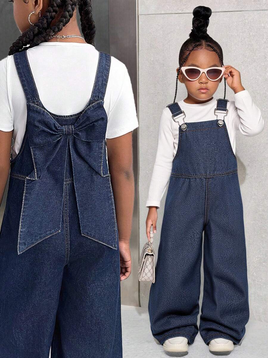 SHEIN 女童休闲百搭牛仔背带裤，饰有3D蝴蝶结设计 - 深色水洗藍 - 查看 1