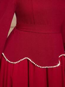 Cravure Robe longue en mousseline de soie à col carré, manches longues, avec décoration de perles à bullegrande taillelus - Rouge foncé - Voir 7