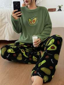 SHEIN 牛油果刺绣蓬松卫衣和法兰绒印花裤女士舒适睡衣套装 - 綠色 - 查看 5