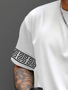 Manfinity Roughcore 加大码男士时尚狮子图案印花短袖T恤，休闲百搭，简约百搭，送给男友或家人的绝佳礼物 - 白色 - 查看 5