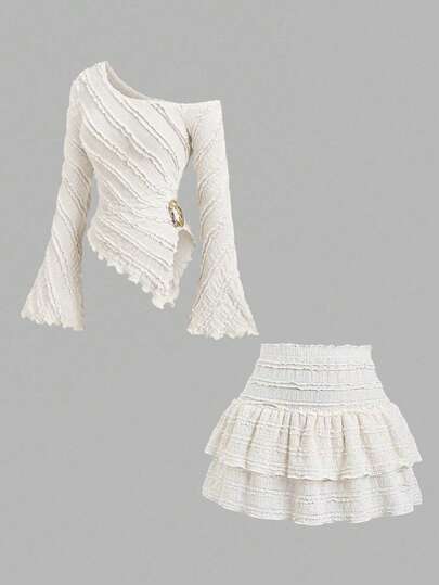 Sweetra 1 套女式不对称肩部喇叭袖上衣和甜美迷你荷叶边裙，配有金色装饰纽扣，优雅派对装，秋冬