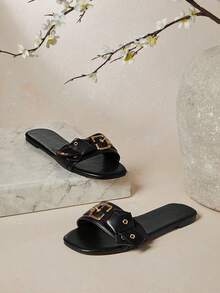 SHUZIA Sandalias planas de mujer con decoración de ojales metálicos, cómodas y de moda - Negro - Ver 1