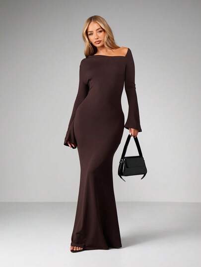 MISSGUIDED Women's Off-Shoulder Bell Sleeve Bodycon Maxi Dress Asymmetrical Neckline Evening Party Formal Long Dress Stretch Fitted Gown Fall Winter