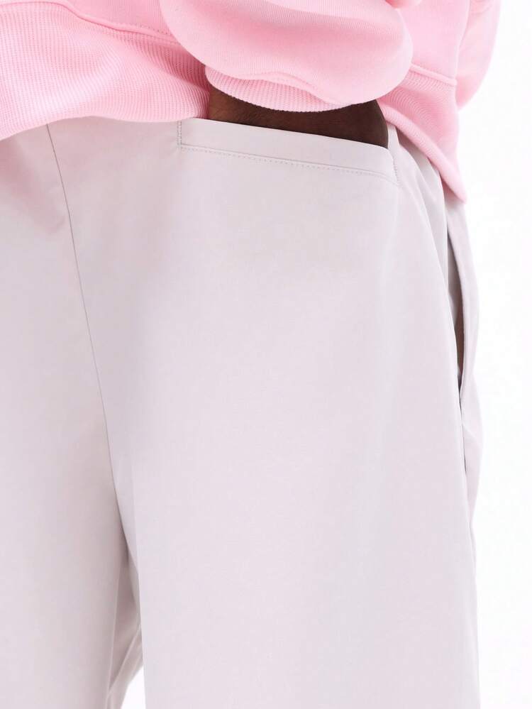 Gerade geschnittene Hose mit Abnähern