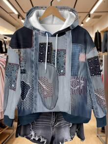 SHEIN Áo nỉ nữ có mũ in họa tiết chắp vá màu xanh lam kiểu retro, hoàn hảo cho mùa thu và mùa đông, kiểu dáng thời trang và năng động, phong cách và thu hút, món quà tuyệt vời cho anh chị em, vui nhộn và tinh nghịch, giản dị, tối giản và thời trang. - Màu xanh lam - Xem 3