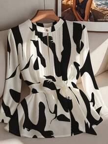 Franclia Blusa de moda con cuello redondo, manga larga, plisada y estampada, toda blanca, casual, para primavera y otoño para mujeres universitarias - Blanco y Negro - Ver 1