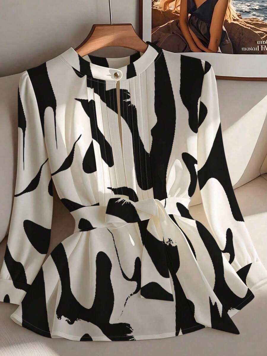 Franclia Blusa de moda con cuello redondo, manga larga, plisada y estampada, toda blanca, casual, para primavera y otoño para mujeres universitarias - Blanco y Negro - Ver 1