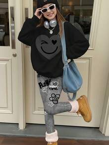 SHEIN Leap Crew 全黑涂鸦可爱爱心和人脸图案少女休闲柔软加厚保暖圆领长袖卫衣和打底裤套装，适合秋冬季日常、居家、外出、休闲假期、舒适季节、秋冬穿搭、轻松舒适、适合小女孩秋冬叠穿、时尚女孩、休闲装、儿童涂鸦爱心图案服装、秋冬服装、时尚秋季、新款式、冬季时尚、凉爽舒适。 - 彩色 - 查看 6