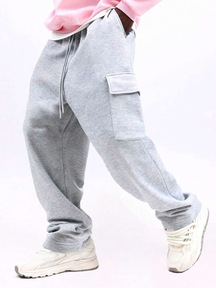 Quần jogger SUMWON màu xám nhạt với túi hộp bên hông, dây rút ở eo, dáng rộng thoải mái, chất liệu nỉ, kiểu dáng đơn giản. - Xám - Xem 1