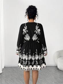 Elenzga Váy dài tay in họa tiết cổ chữ V, thắt eo phong cách Bohemian mới cho mùa xuân - màu đen - Xem 2