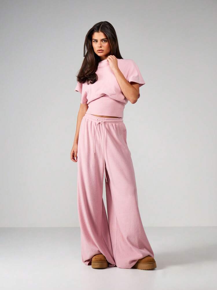 MISSGUIDED Ensemble de détente avec un haut ample à manches courtes et un pantalon à taille élastique et cordon de serrage pour un port confortable à la maison, une tenue décontractée coordonnée