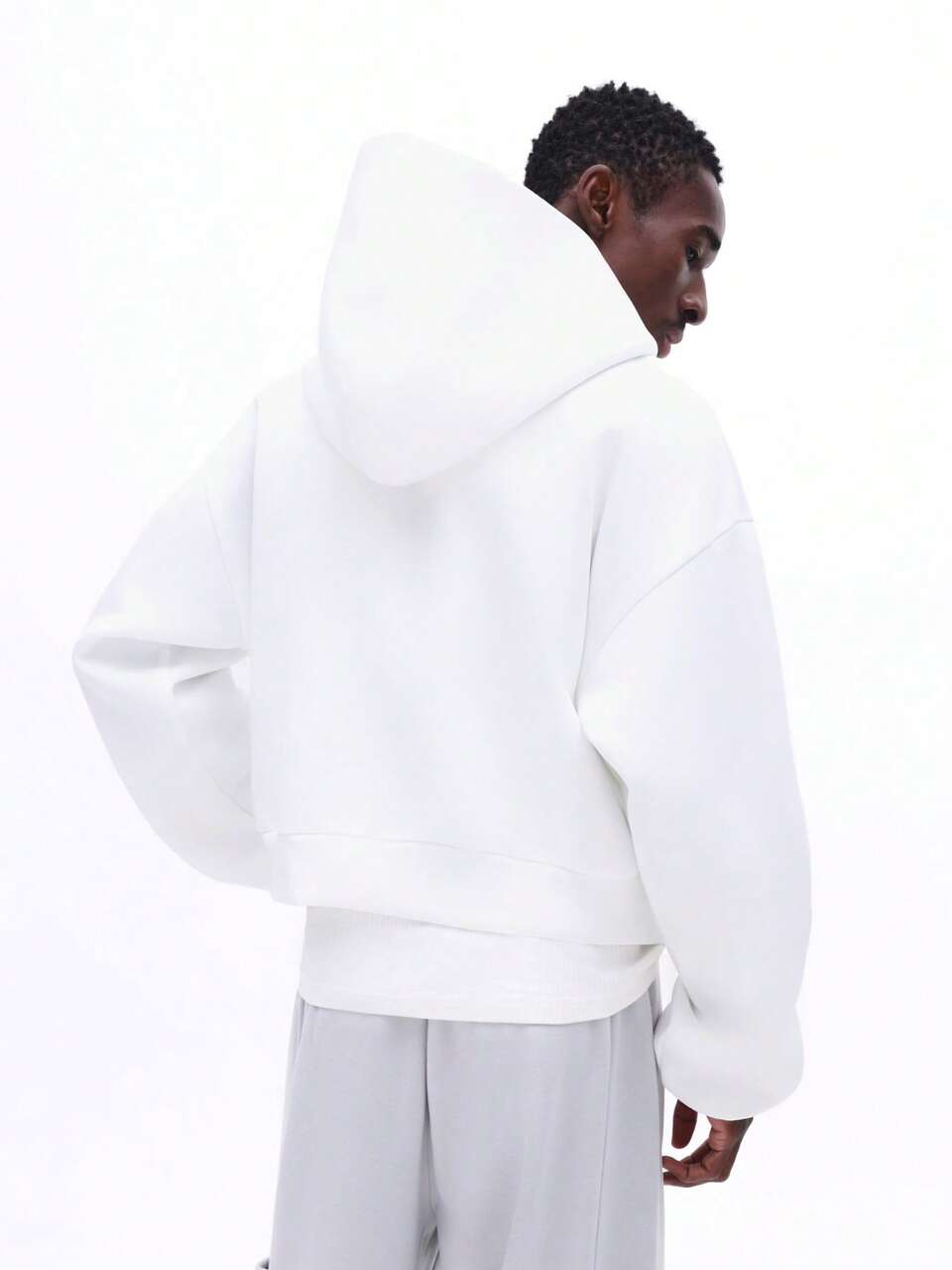 Weißer, kurzer Kapuzenpullover mit Reißverschluss und Kordelzug